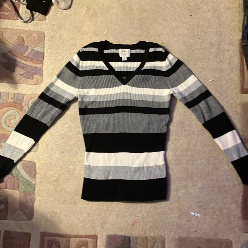 Women’s medium sweater grey,white,and black